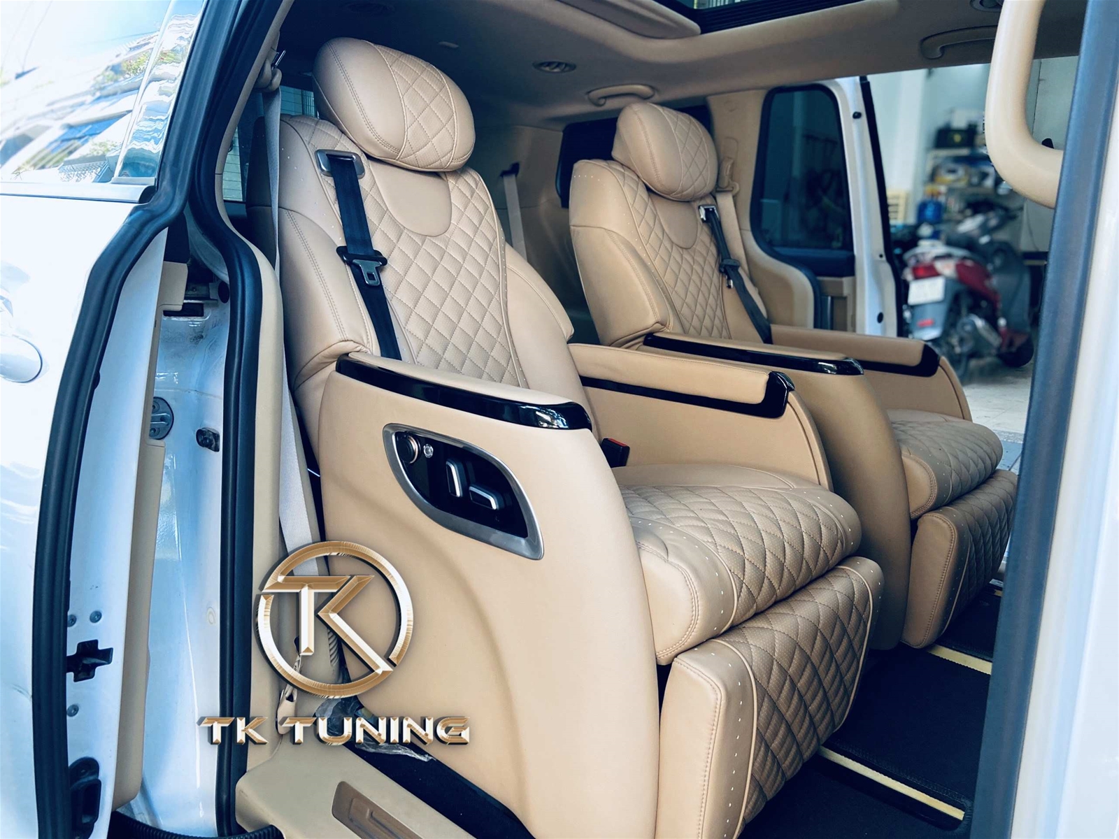 do ghe limousine cho xe o to tai quan 2